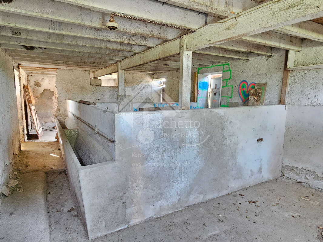 Maison à MONTAIGU-LE-BLIN