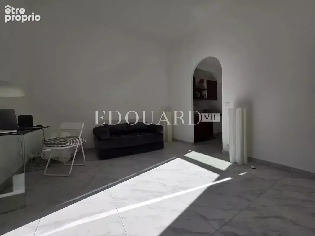 En exclusivité studio en très bon état, dans magnifique immeuble bourgeois avec conciergerie - photo 12