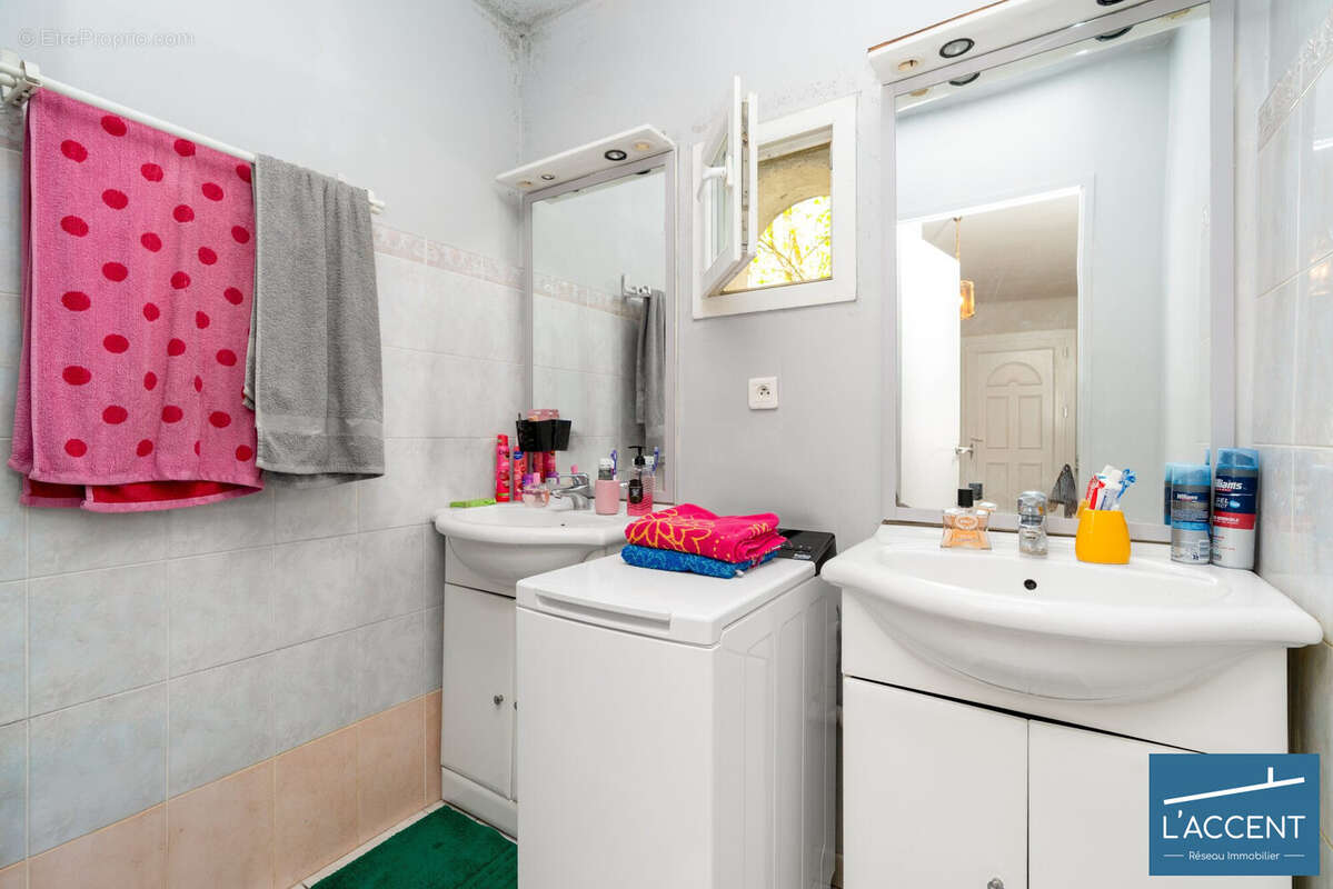 Appartement à UCHAUD