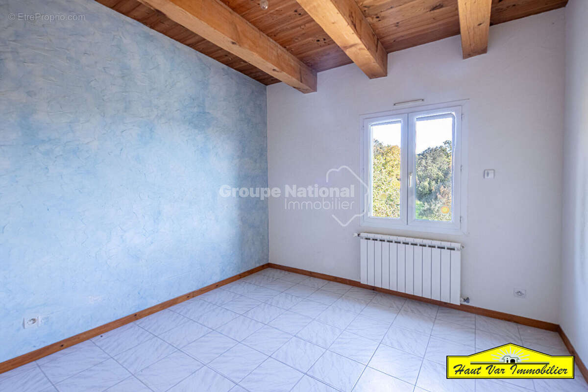 Maison Ginasservis T 4 avec PISCINE GARAGE 7 423m² de terrain - photo 12