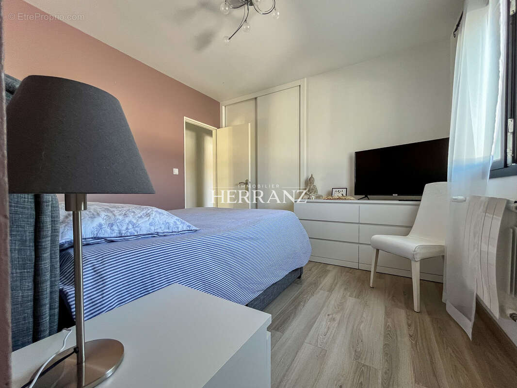 Villenave-d'Ornon   Élégante maison contemporaine de 150 m2 avec piscine et jardin paysagé - photo 6