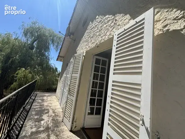 AUXY, confortable pavillon de 200m2, 4 chambres, 2 salons, garage et grand jardin clos. - photo 6