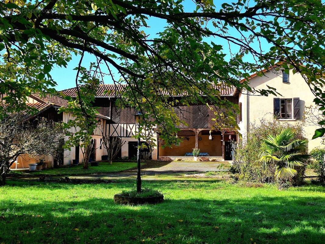 F 1 a - Maison à BARCUGNAN