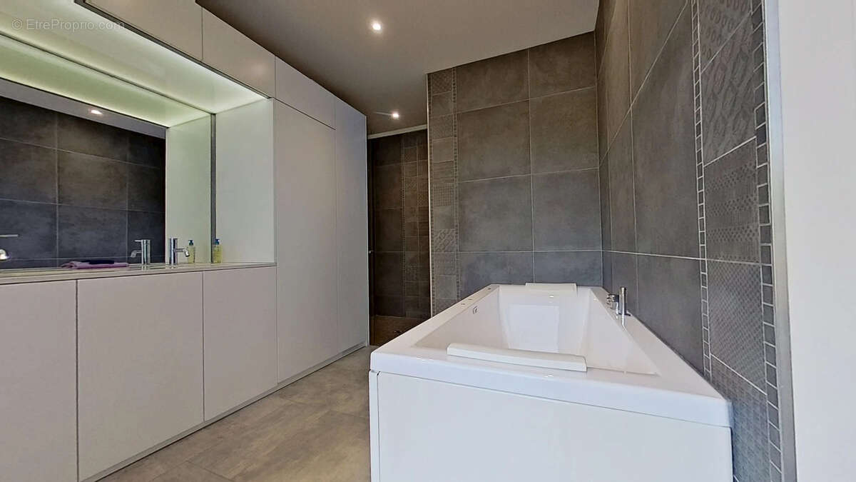 Longwy - Mont-Saint-Martin, Villa d'exception de plus de 400 m2 habitables sur 37 ares de terrain - piscine ch - photo 19