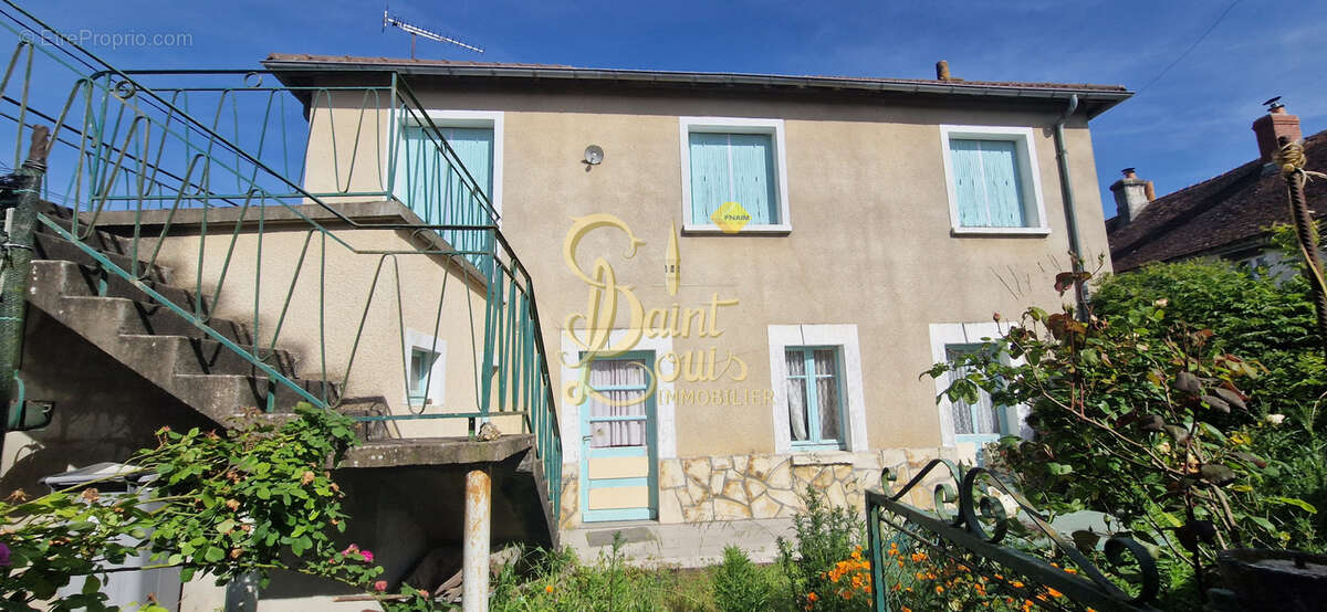Maison à LA TOUR-SAINT-GELIN