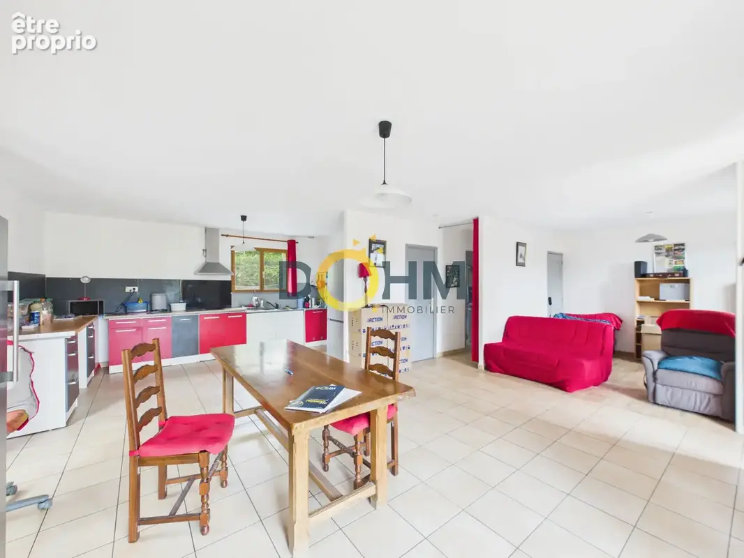 Maison de plain-pied  avec terrain attenant . - photo 2