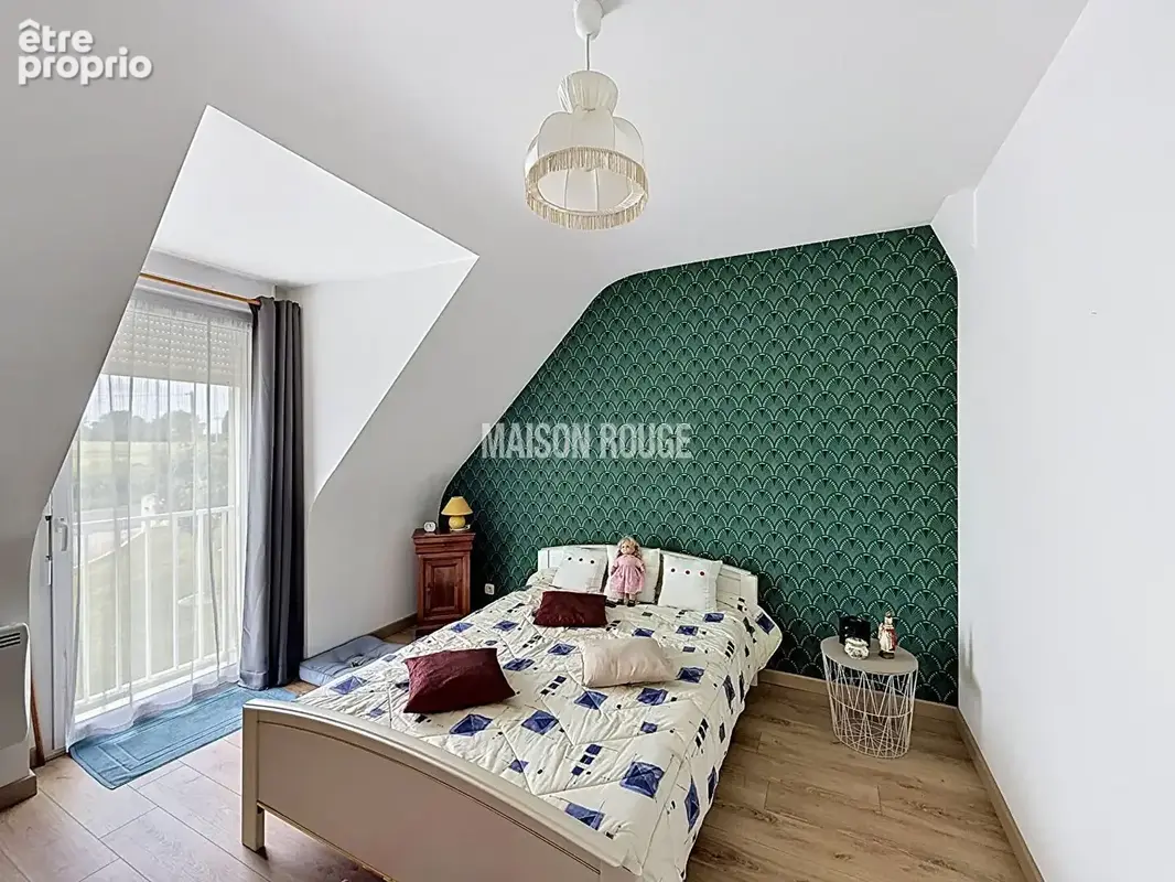 Maison familiale avec beaux espaces et jardin arboré située à PLERGUER - photo 5