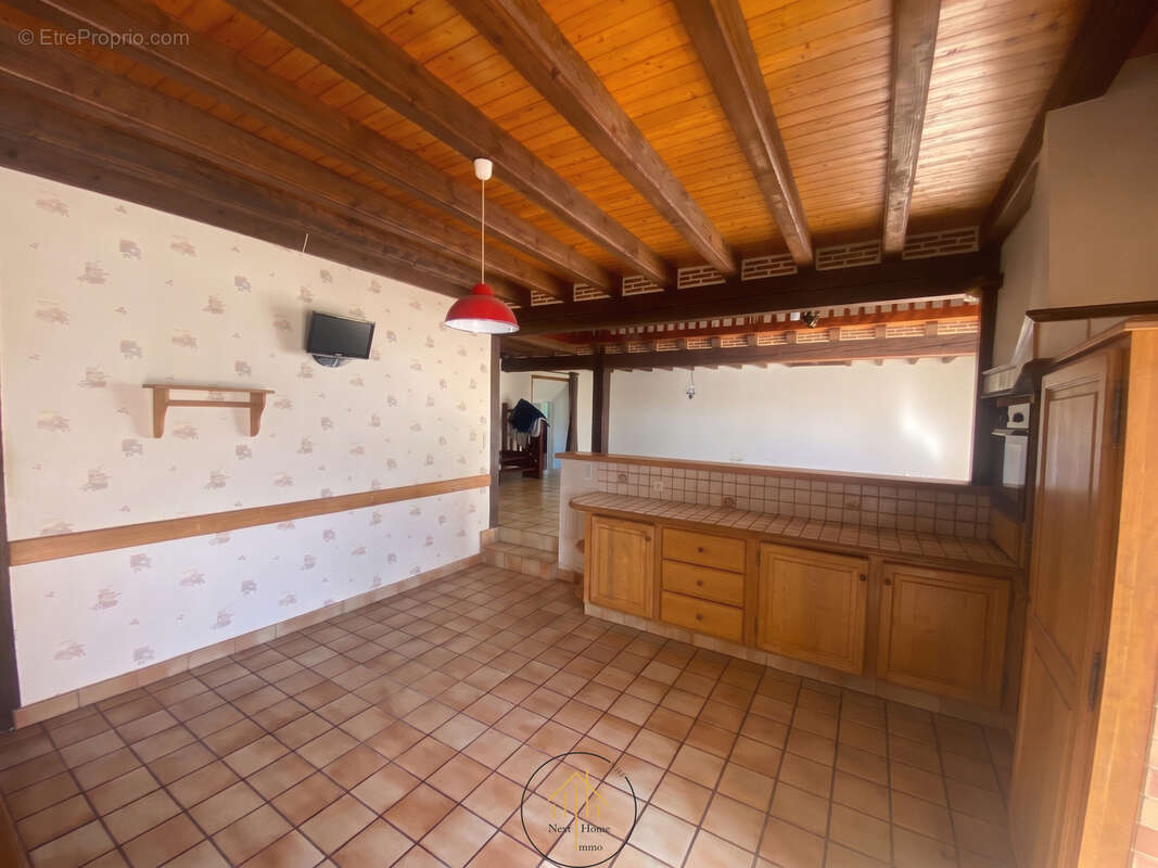 Maison de caractère à Chalais : volumes et charme du bois pour toute la famille - photo 3