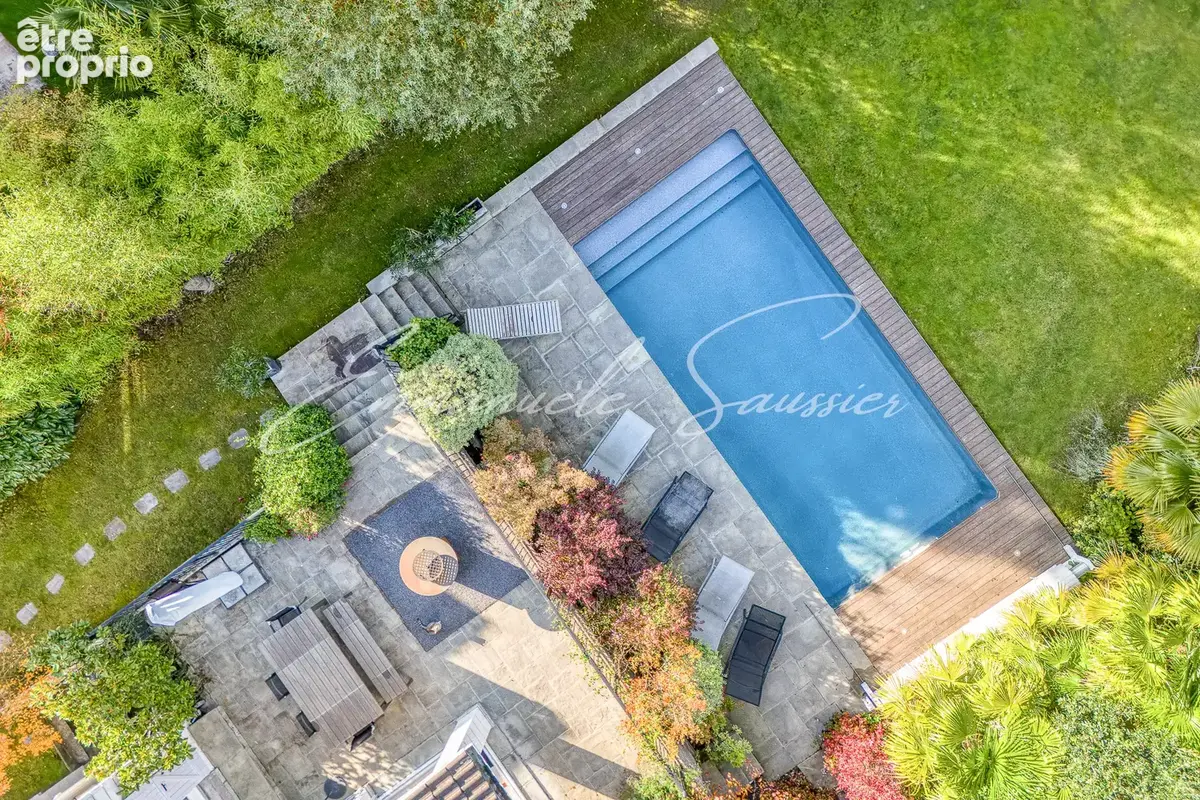 LA CELLE SAINT CLOUD Maison de caractère - 9 pièces - piscine - parc arboré - sous-sol total. - photo 1