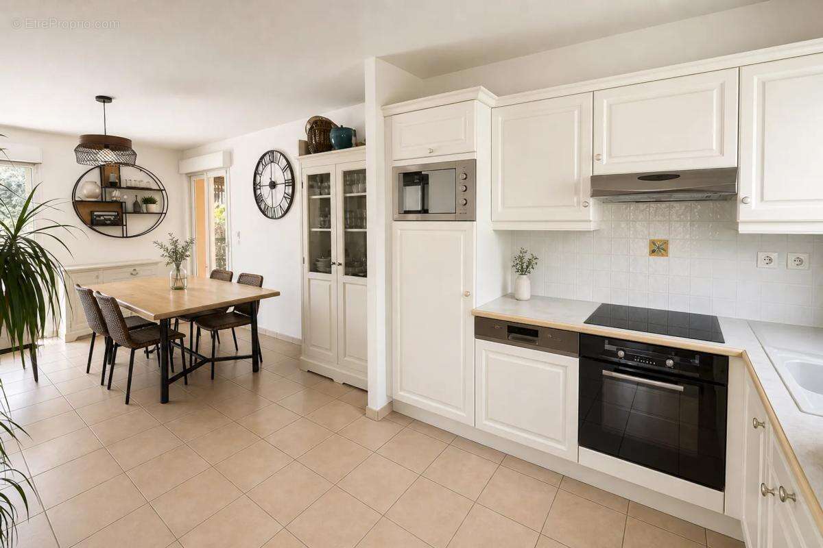 Maison à ROQUEBRUNE-SUR-ARGENS