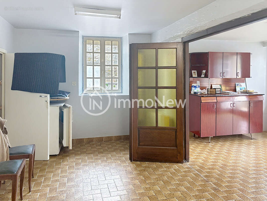 Maison de bourg 67 m2 a renover sur terrain de 332 m2 - photo 2
