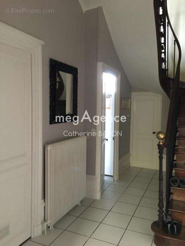 COGNAC – Maison de 175 m²  4 chambres  Piscine  Garage  Grenier aménageable - photo 6
