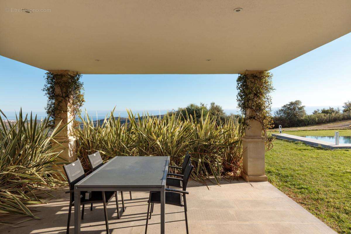 Maison à ROQUEFORT-LES-PINS