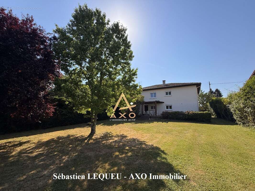 maison Familiale de 155m2 proche centre Saint Genies - photo 2