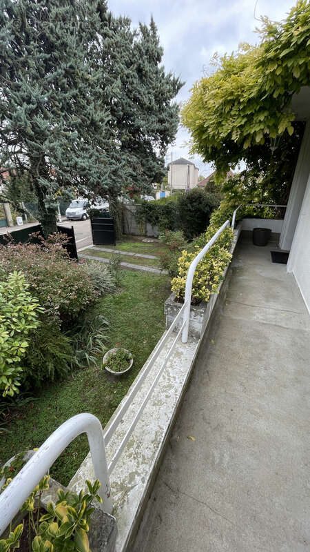 Maison à SAINT-JULIEN-LES-VILLAS