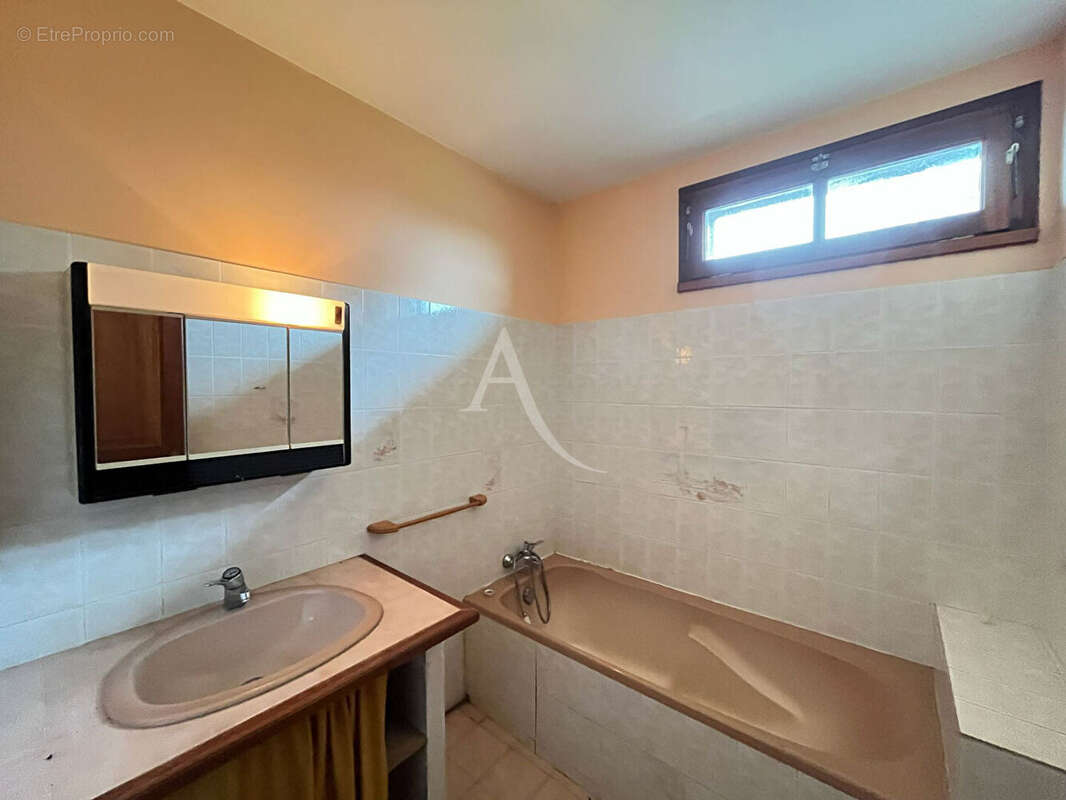 Maison familiale de 135m² avec 5 chambres sur une belle parcelle de près de 7000m² - photo 10