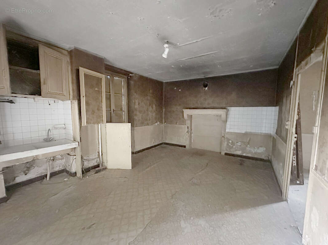 Maison à BOURG-LE-COMTE