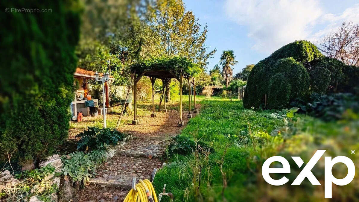 jardin latéral - Maison à LE PASSAGE