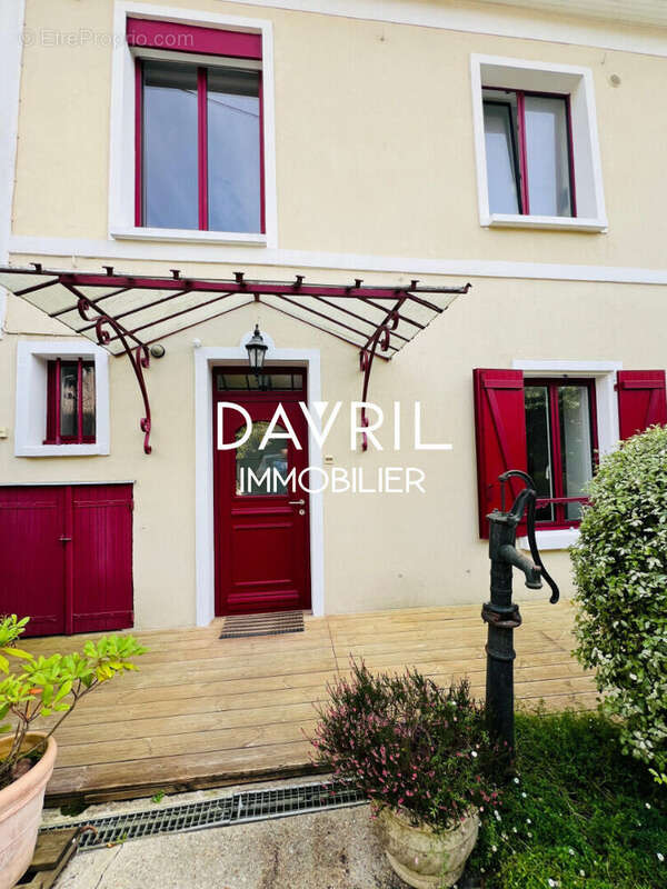 Maison à CHANTELOUP-LES-VIGNES