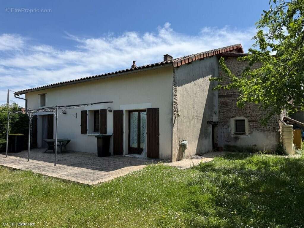 Maison à RUFFEC