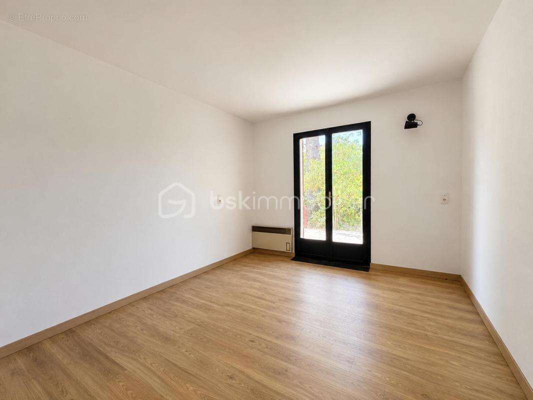 Maison de caractère à rénover – 4 800 m² de terrain – Un cadre naturel exceptionnel à Ventabren - photo 13