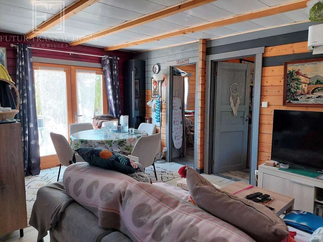 Maison sur 1200 m² - photo 6