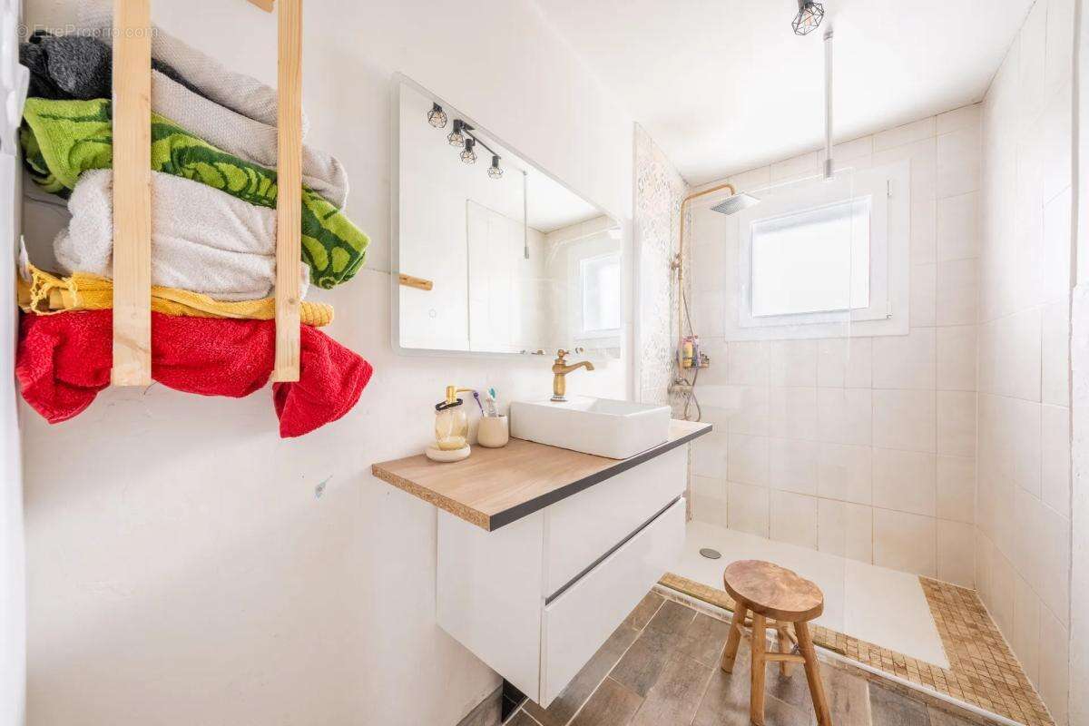 Maison à LES EGLISOTTES-ET-CHALAURES