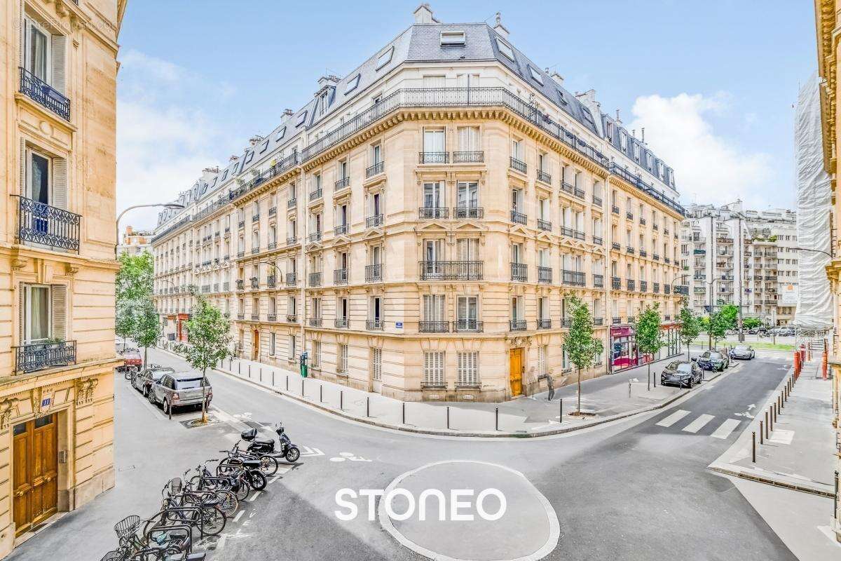 Appartement à PARIS-17E
