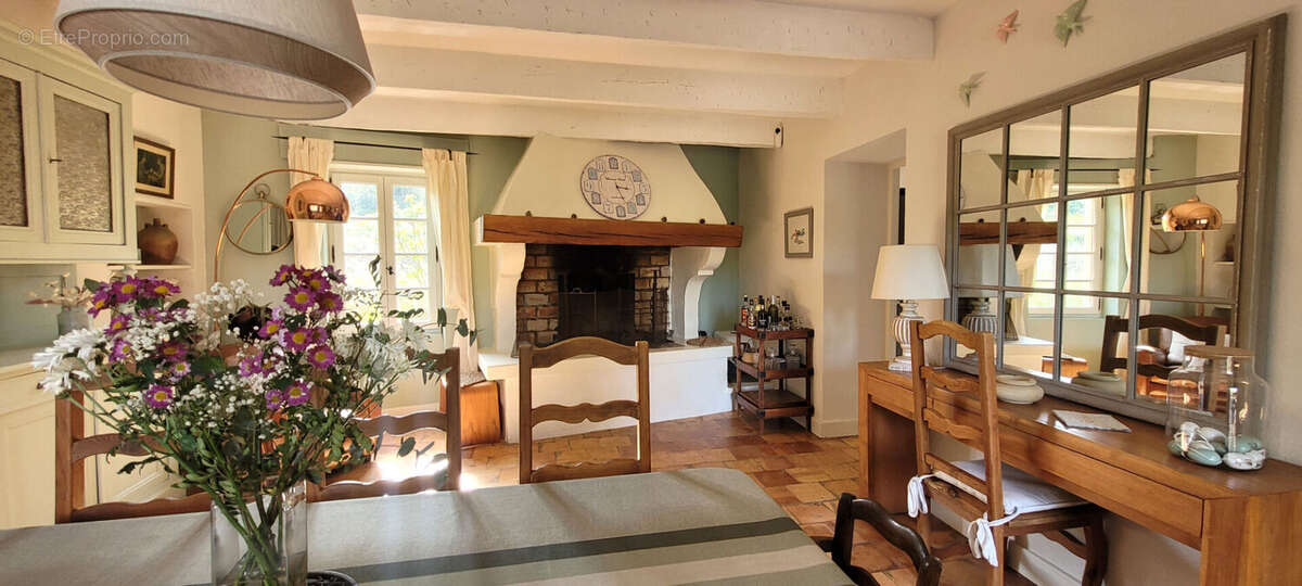 A vendre Mas rénové 5 chambres avec gîte 4 pers et piscine sur 1,5ha de terrain - photo 4