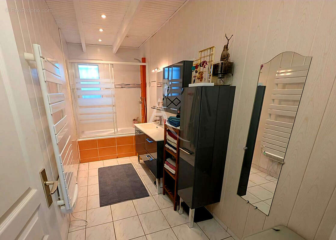 Maison de plain pied de 1995 à Saint Georges Des Coteaux - photo 7