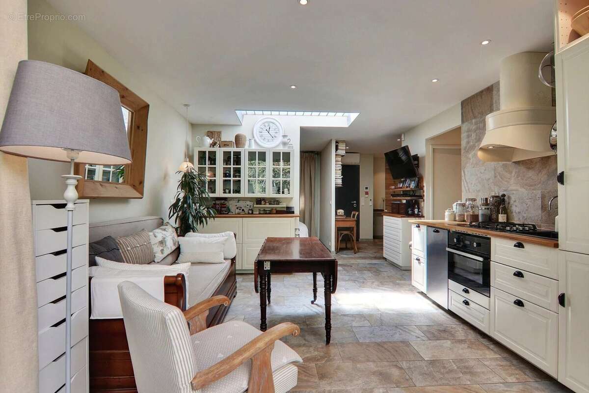 L'histoire continue. Bienvenue dans l'un des lofts les plus extraordinaires de Cannes à deux pas de la Croisette - photo 17