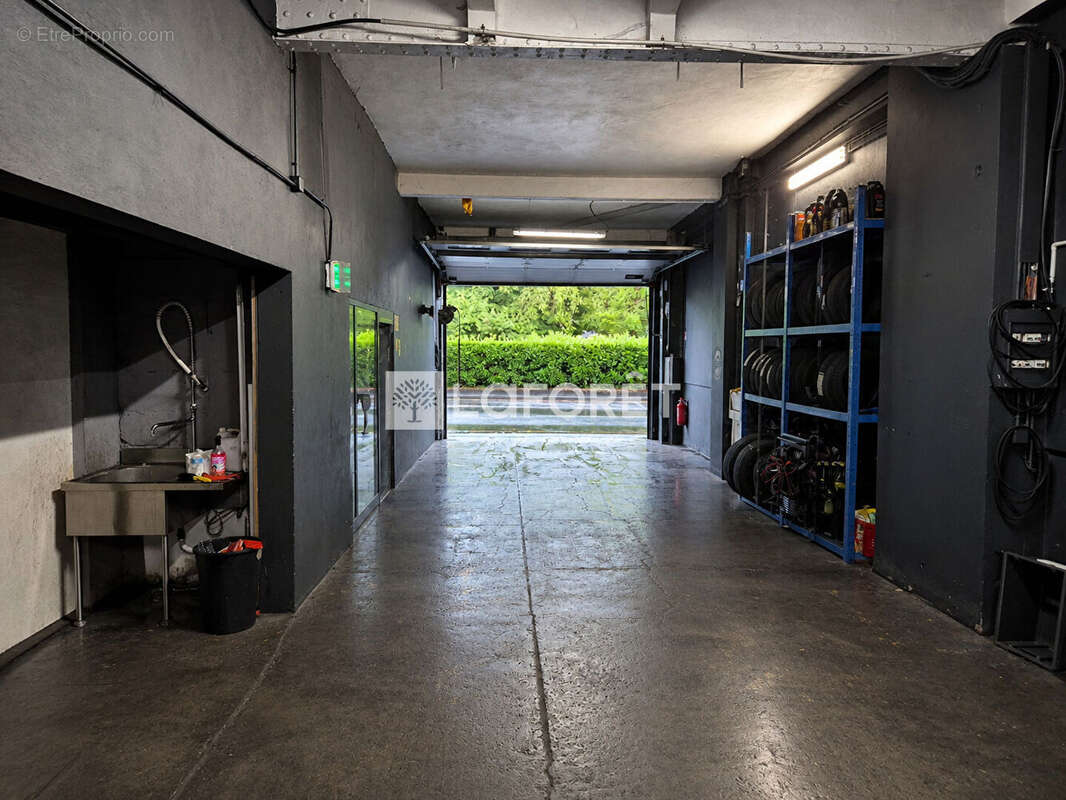 Local commercial Chambery 400 m2 - photo 2