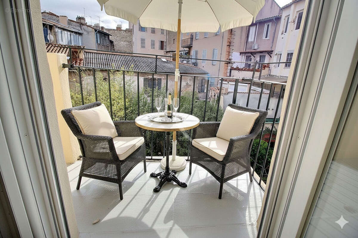 Marseille 6- secteur lodi - appartement 2 chambres -  renove traversant comtemporain - au calme  absolu - lumineux - photo 3