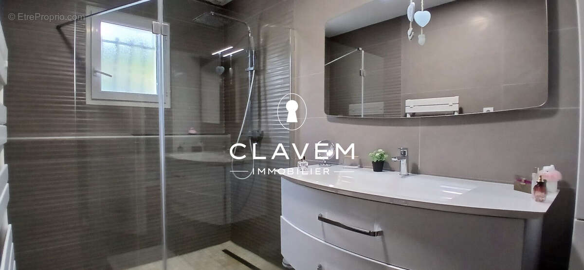 Maison 130 m² à Saint-Romain-La-Virvee  - photo 7