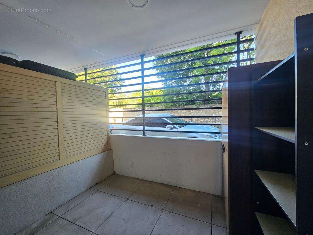 A vendre t 2 terrasse secteur timone - photo 3