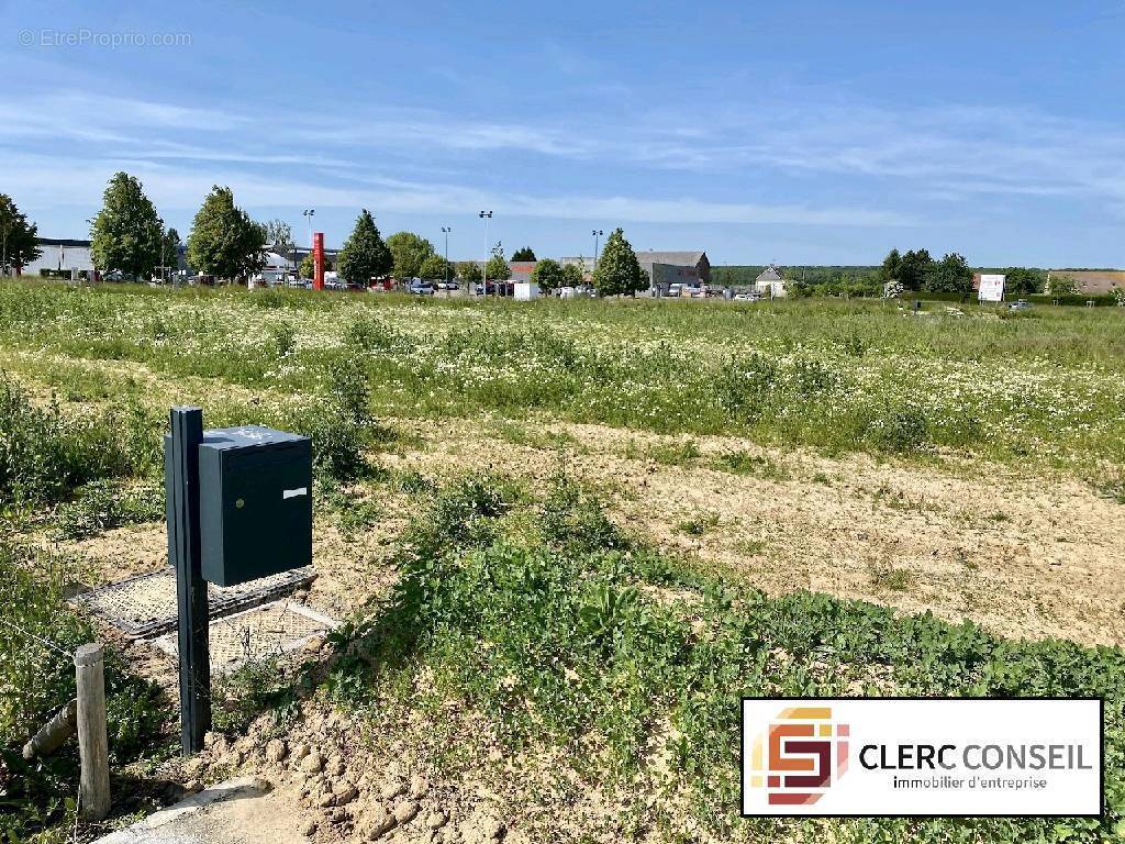 Terrain à ETREPAGNY