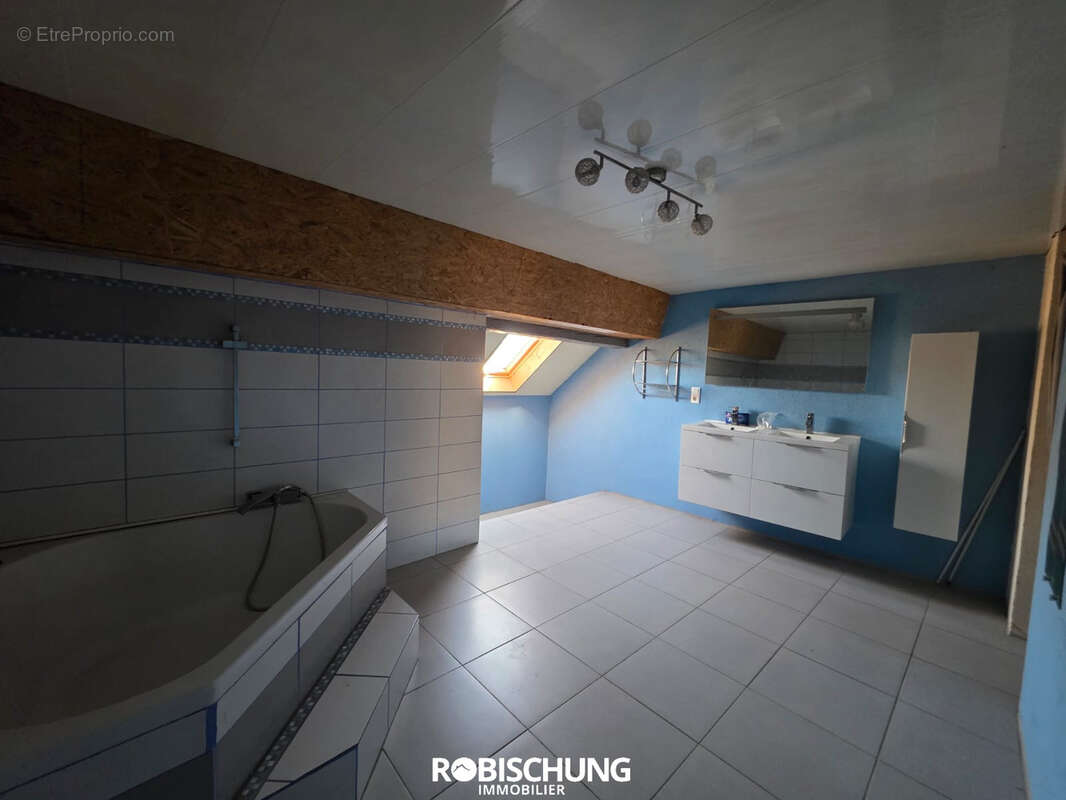 TRAUBACH LE BAS : Maison de 187 m2 avec dépendance - photo 6