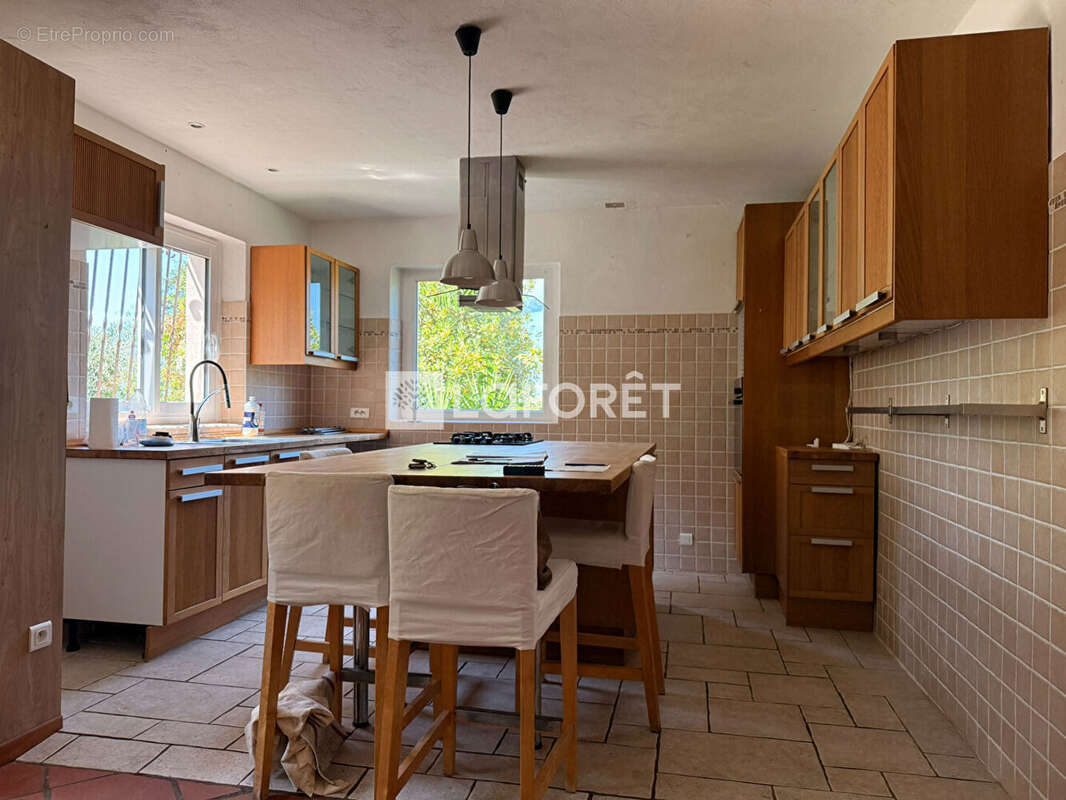 Maison Saint-Cézaire-sur-Siagne 5 pièce(s) 142 m² sur un terrain planté de 22 oliviers - photo 8