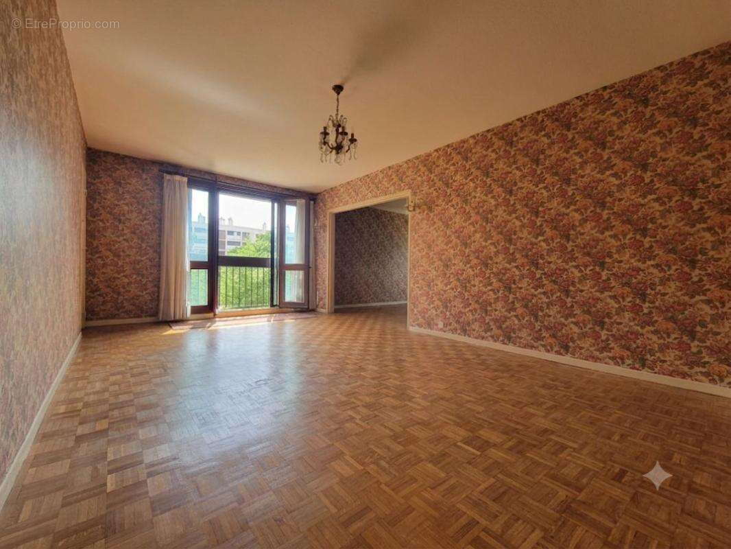 Opportunité à saisir - Vaste T4/5 avec balcon - photo 4