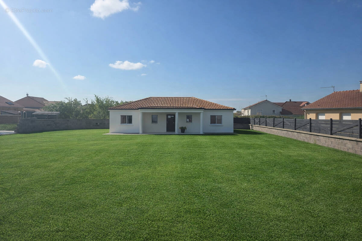 Terrain à VIGNEULLES-LES-HATTONCHATEL