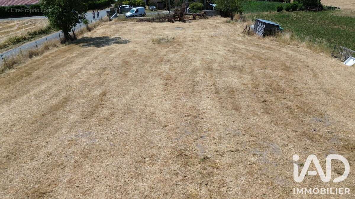 Terrain 1385 m² à Souternon  - photo 6