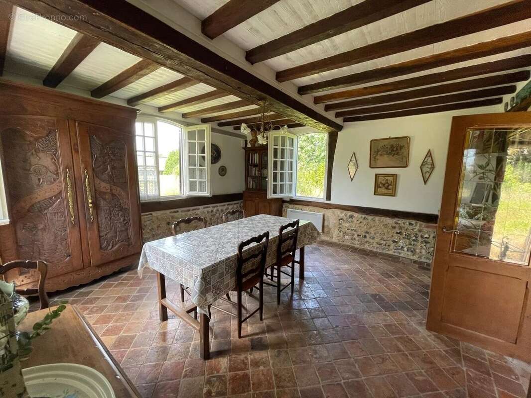 Maison à CORMEILLES