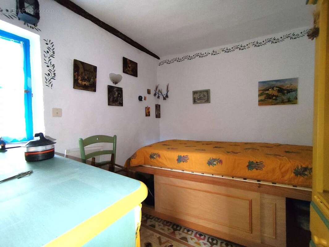 Appartement à LA CROIX-SUR-ROUDOULE