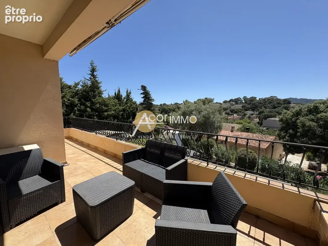 La Seyne, Grande maison d'habitation divisée en deux appartements au calme - photo 3