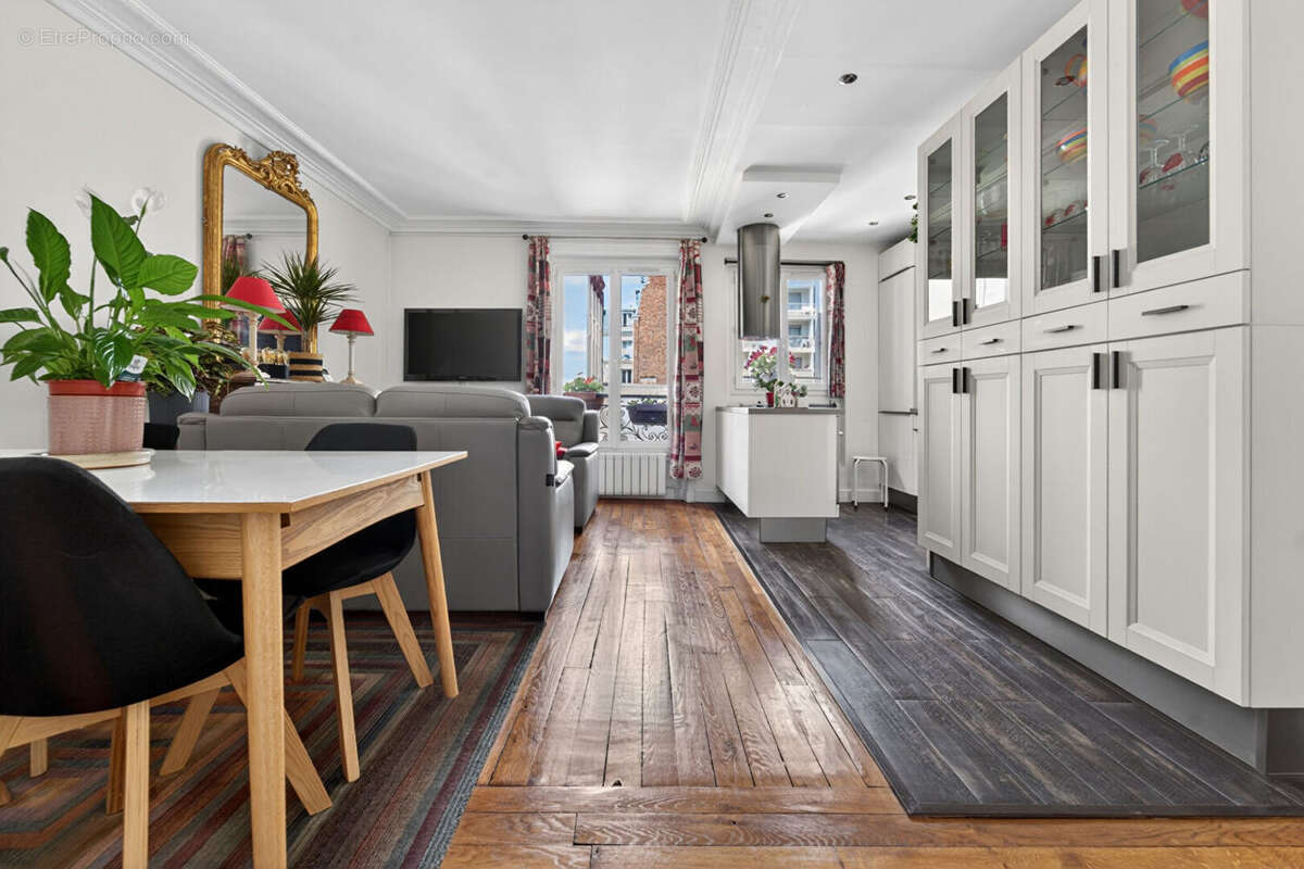 Appartement à PARIS-18E
