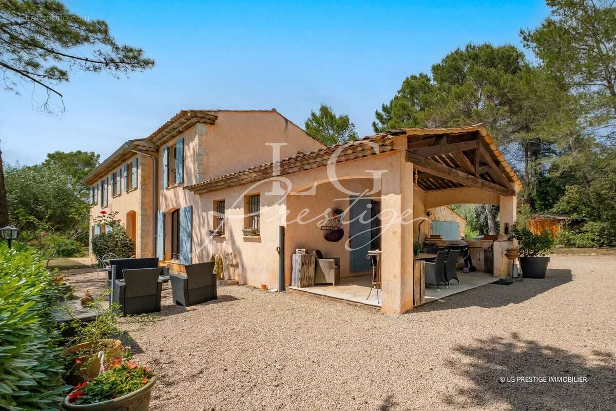 Maison à TOURRETTES