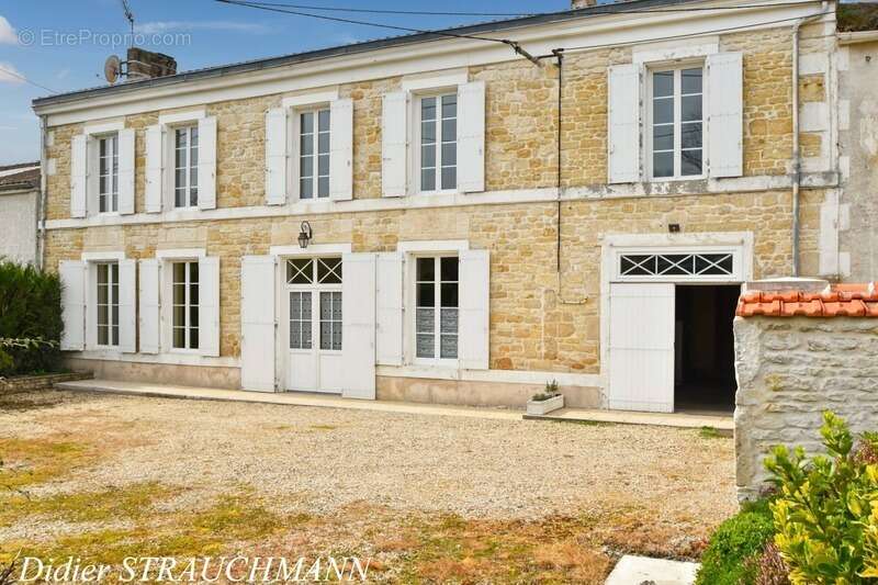Maison à AIGREFEUILLE-D'AUNIS