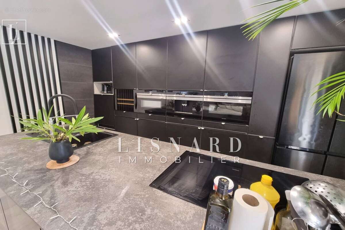 Appartement à VALLAURIS