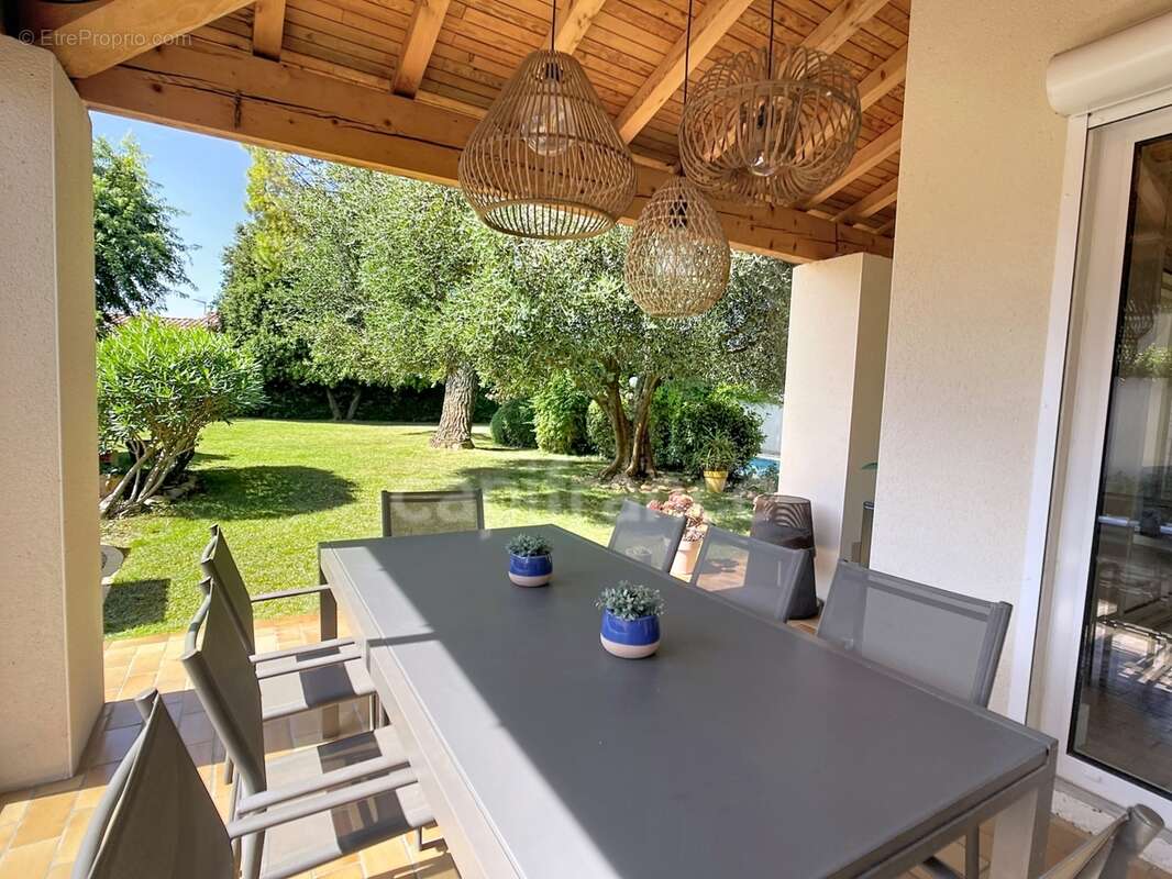 MONTÉLIMAR (26200) – Maison familiale climatisée de 162 m², 5 chambres dont une vaste pièce de 35 m², piscine et jardin clos arb - photo 11