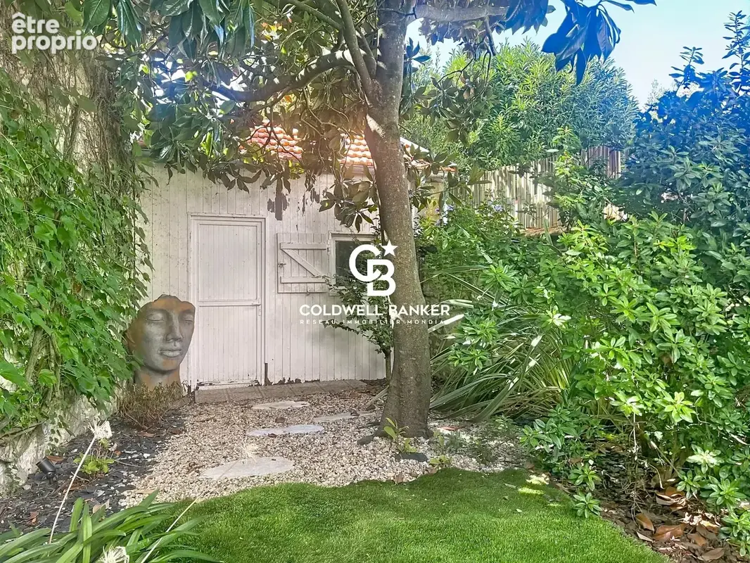 La Genette — Élégante maison de ville repensée par architecte avec garage et jardin - photo 11